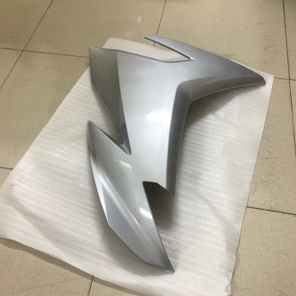 YADA-EX150(15-18)-Xám bóng-4 Yếm sườn trái-[Yamaha]