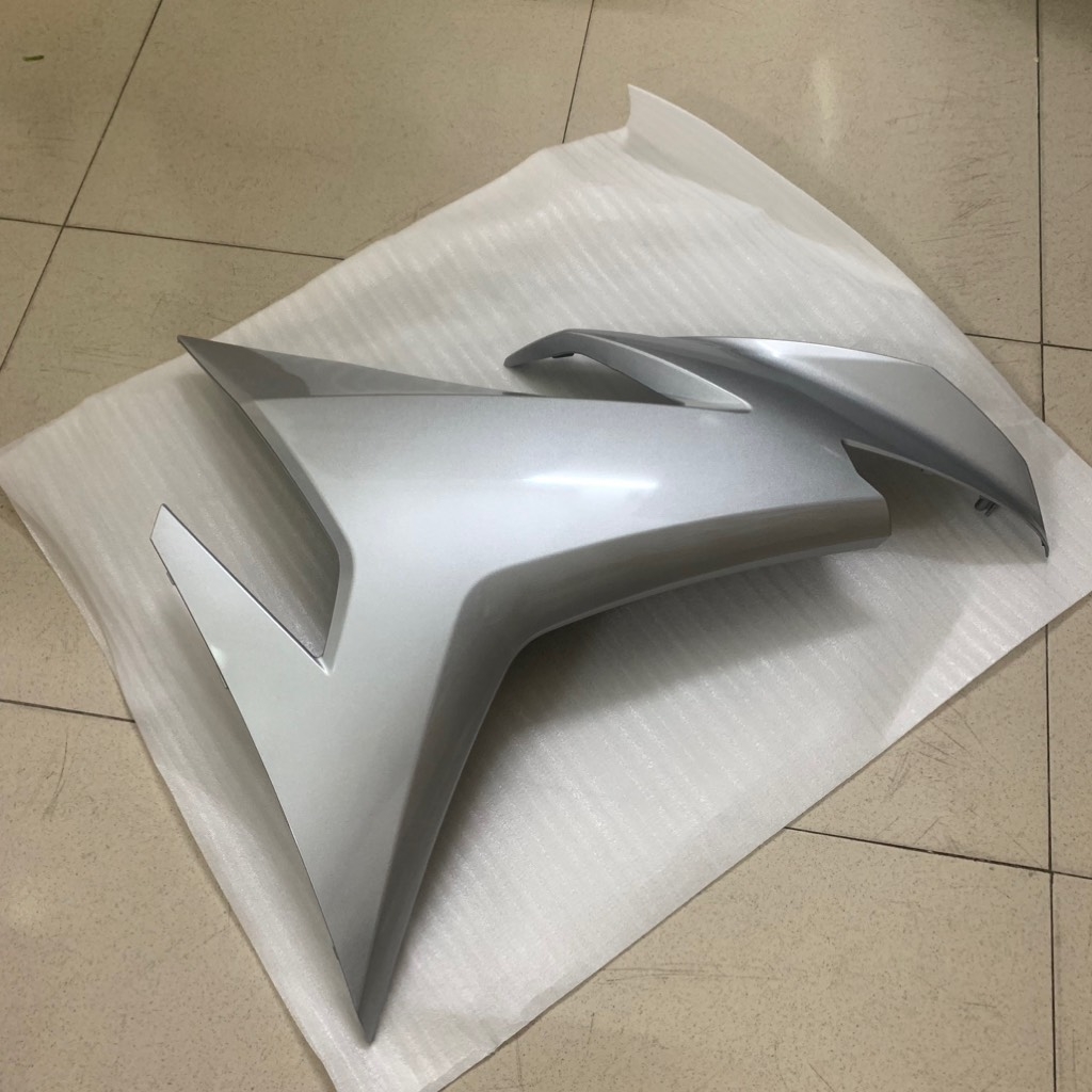 YADA-EX150(15-18)-Xám bóng-5 Yếm sườn phải-[Yamaha]