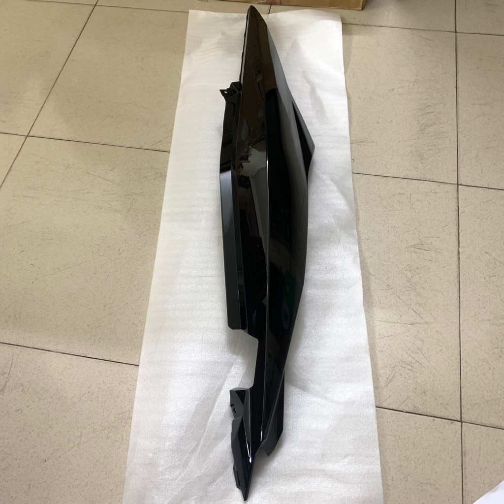 YADA-EX150(15-18)-ĐEN BÓNG-7 Ốp sườn phải-[Yamaha]