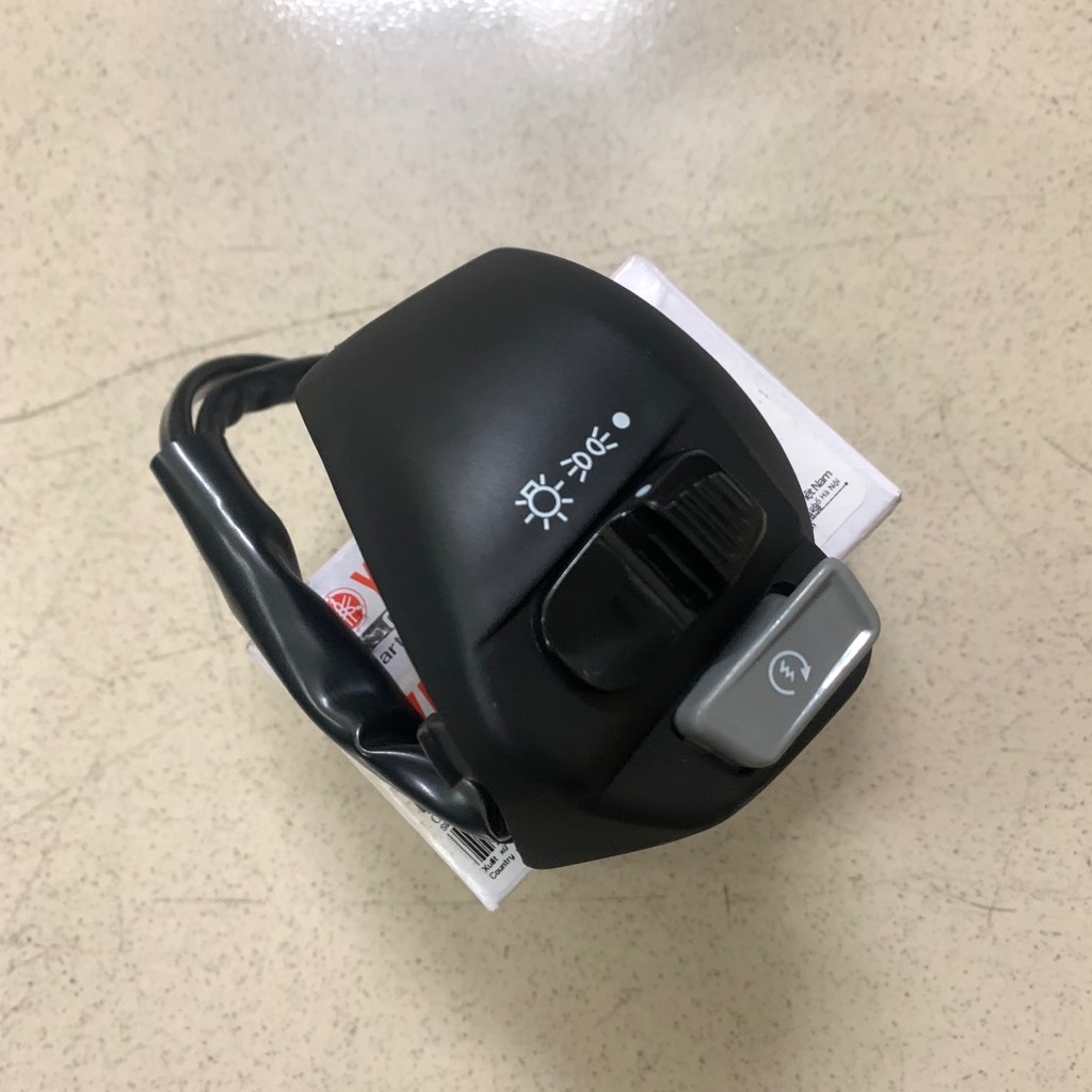 YADA-6082-EX135(11-14) Cùm công tắc bên phải-[Yamaha]