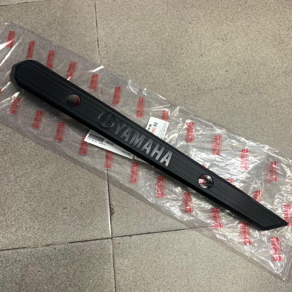 YADA-6202-Pát ốp lên che pô Nouvo 5-Đen nhám caro Phụ tùng phụ kiện xe máy CPCH-[Yamaha]