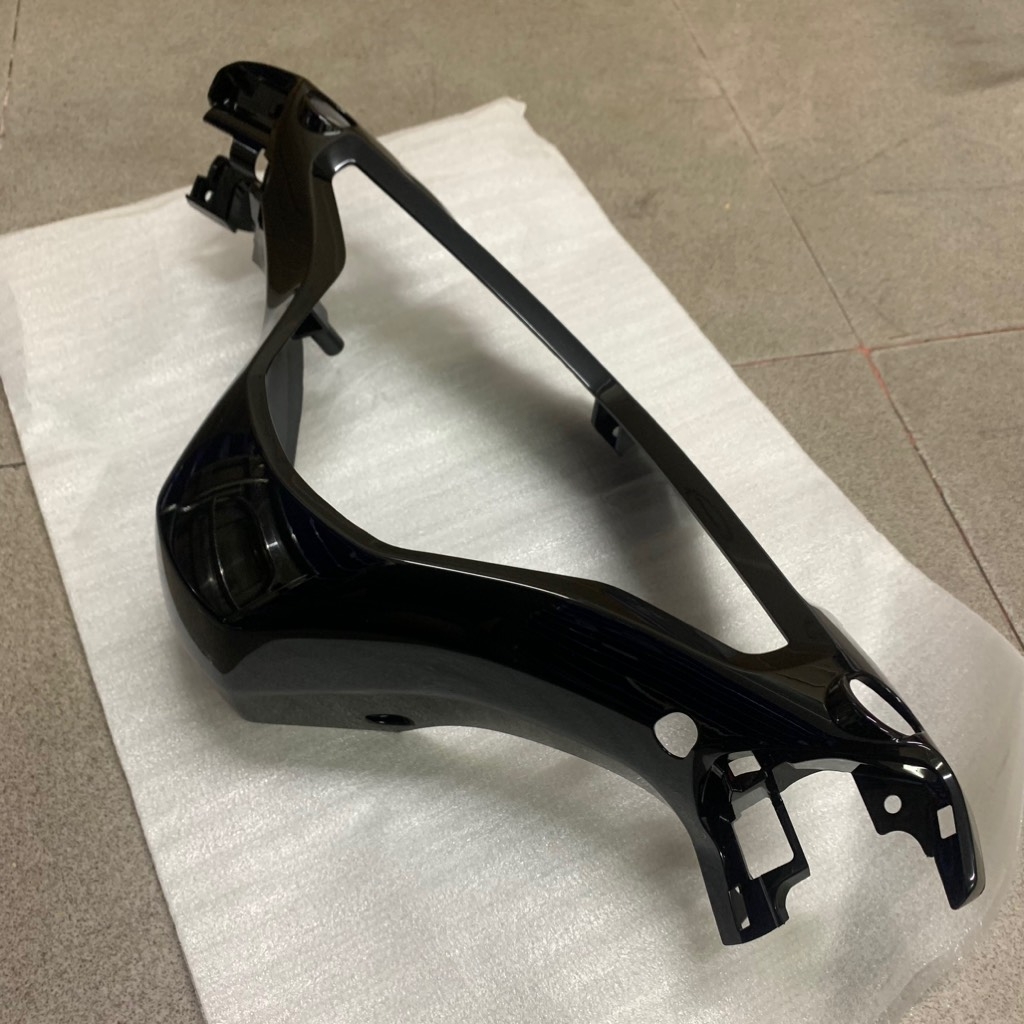 [Chính hãng Yamaha]YADA-6173-NVX V1(17-20) Ốp đầu sau(Đen bóng)