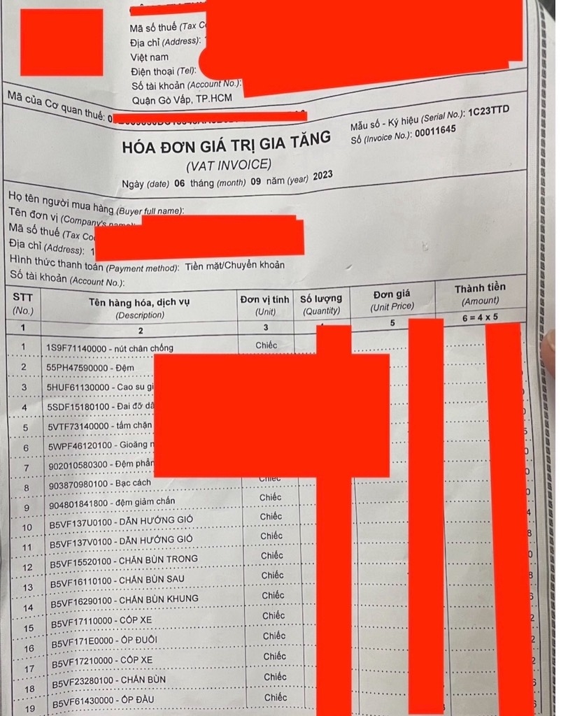 [Chính hãng Yamaha]YADA-6173-NVX V1(17-20) Ốp đầu sau(Đen bóng)