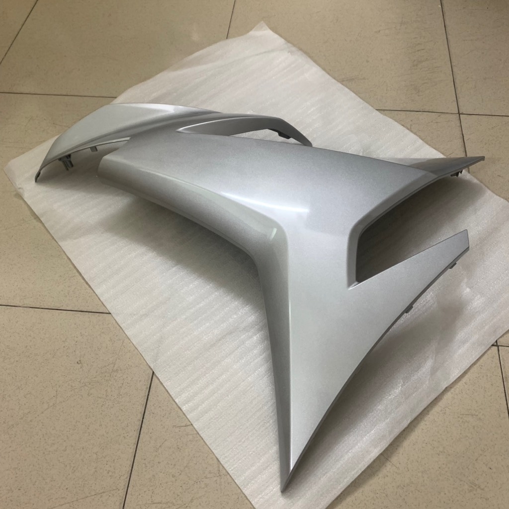 YADA-EX150(15-18)-Xám bóng-4 Yếm sườn trái-[Yamaha]