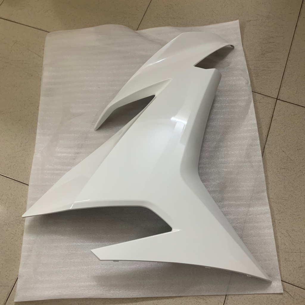 YADA-EX150(15-18)-Trắng-5 Yếm sườn phải-[Yamaha]