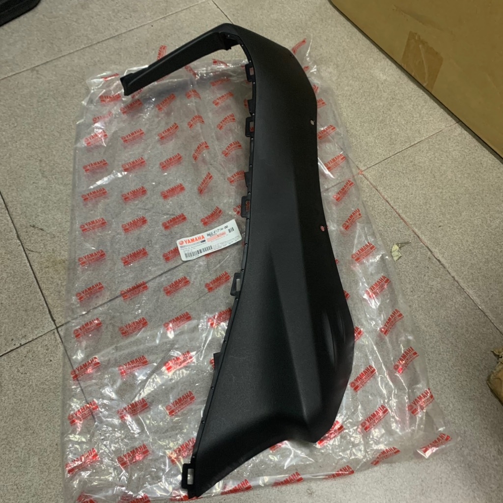 [NVX155_V1][33:ĐẾ CHÂN] YADA-6442 Cốp yếm đế chân phải Nvx155_V1(Nhám) (28) [Yamaha]