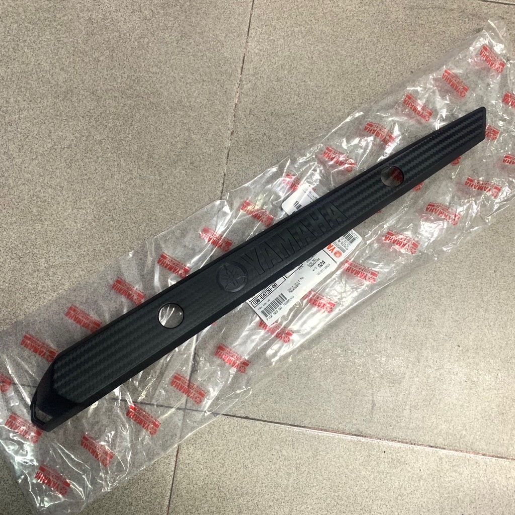 YADA-6202-Pát ốp lên che pô Nouvo 5-Đen nhám caro Phụ tùng phụ kiện xe máy CPCH-[Yamaha]