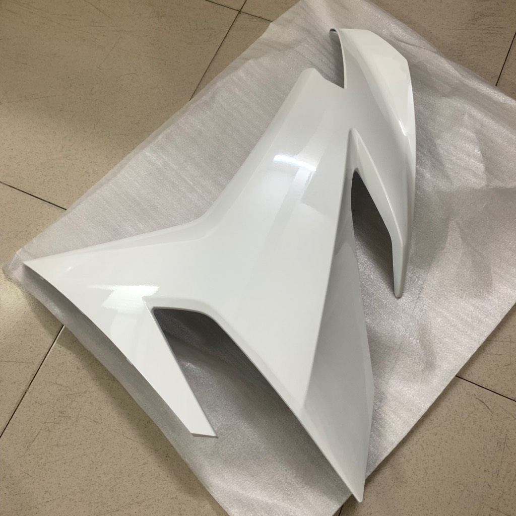 YADA-EX150(15-18)-Trắng-4 Yếm sườn trái-[Yamaha]