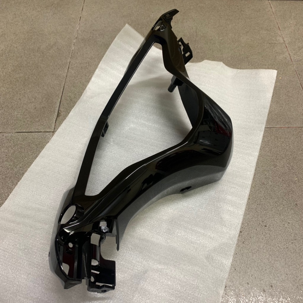 [Chính hãng Yamaha]YADA-6173-NVX V1(17-20) Ốp đầu sau(Đen bóng)