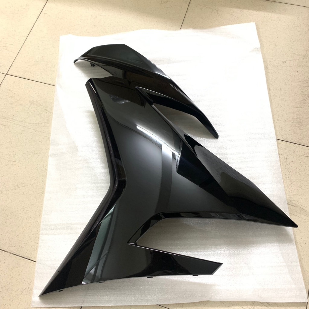 YADA-EX150(15-18)-ĐEN BÓNG-4 Yếm sườn trái-[Yamaha]
