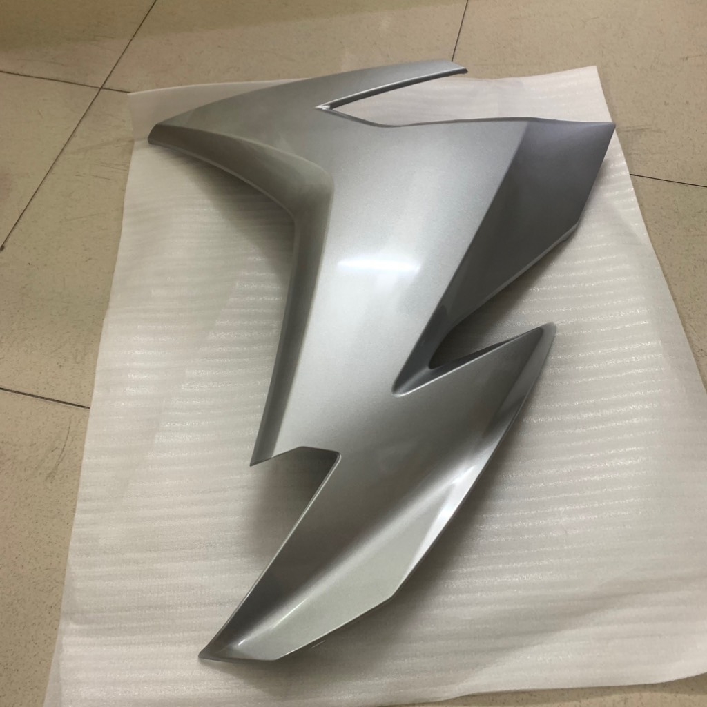 YADA-EX150(15-18)-Xám bóng-5 Yếm sườn phải-[Yamaha]