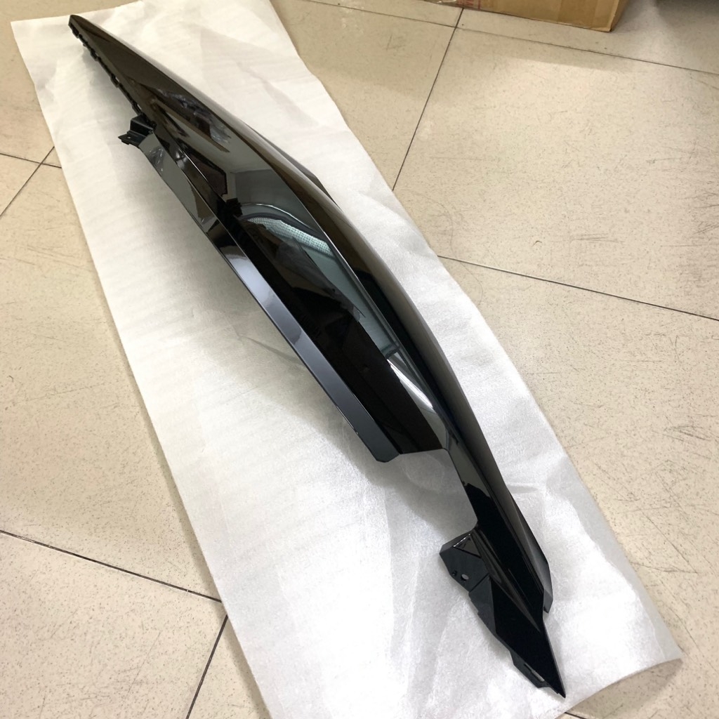YADA-EX150(15-18)-ĐEN BÓNG-7 Ốp sườn phải-[Yamaha]