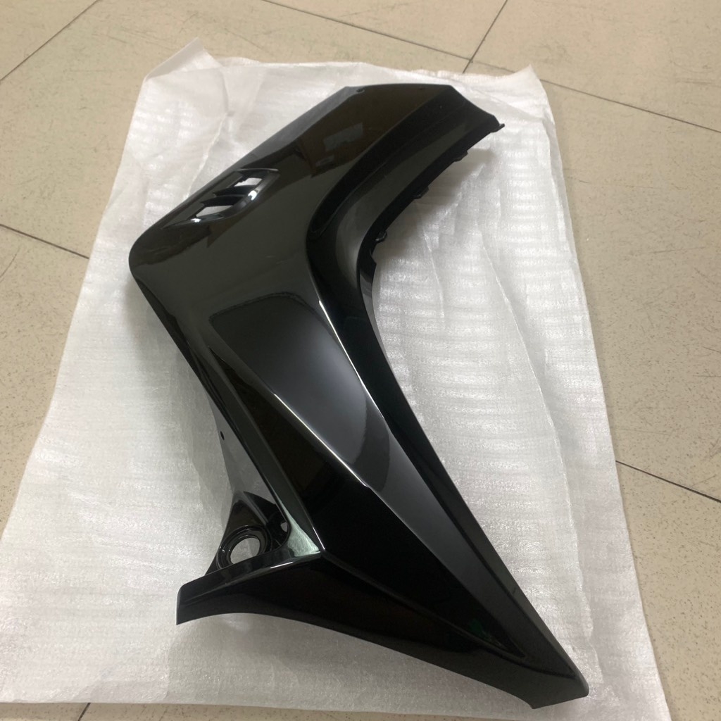 YADA-EX10(06-10)-ĐEN BÓNG-5 Cánh yếm-PHẢI-[Yamaha]