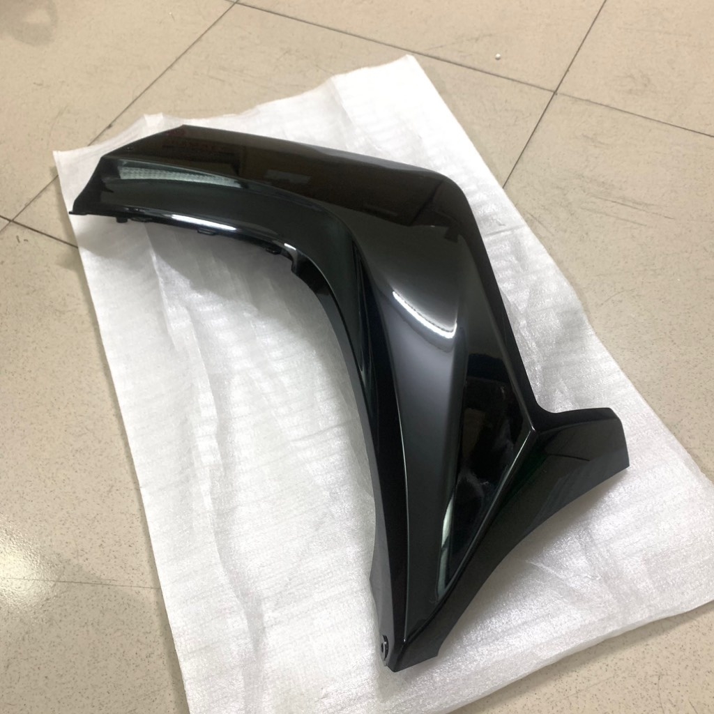 YADA-EX10(06-10)-ĐEN BÓNG-4 Cánh yếm-TRÁI-[Yamaha]