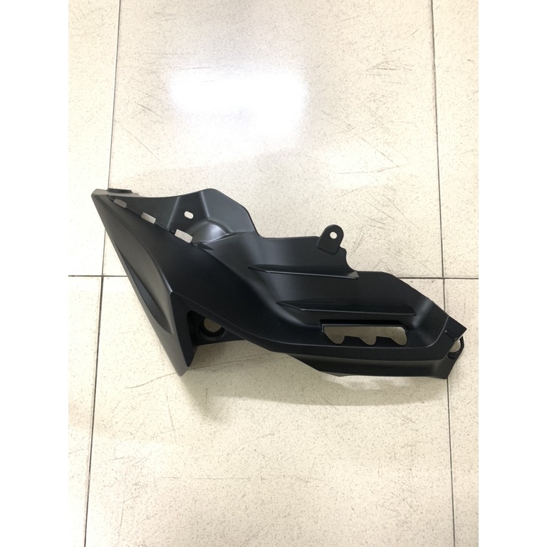 YADA-6489 EX135(11-14)-NHÁM-4 MỎ CÀY(ốp thân dưới 1)TRÁI-[Yamaha]