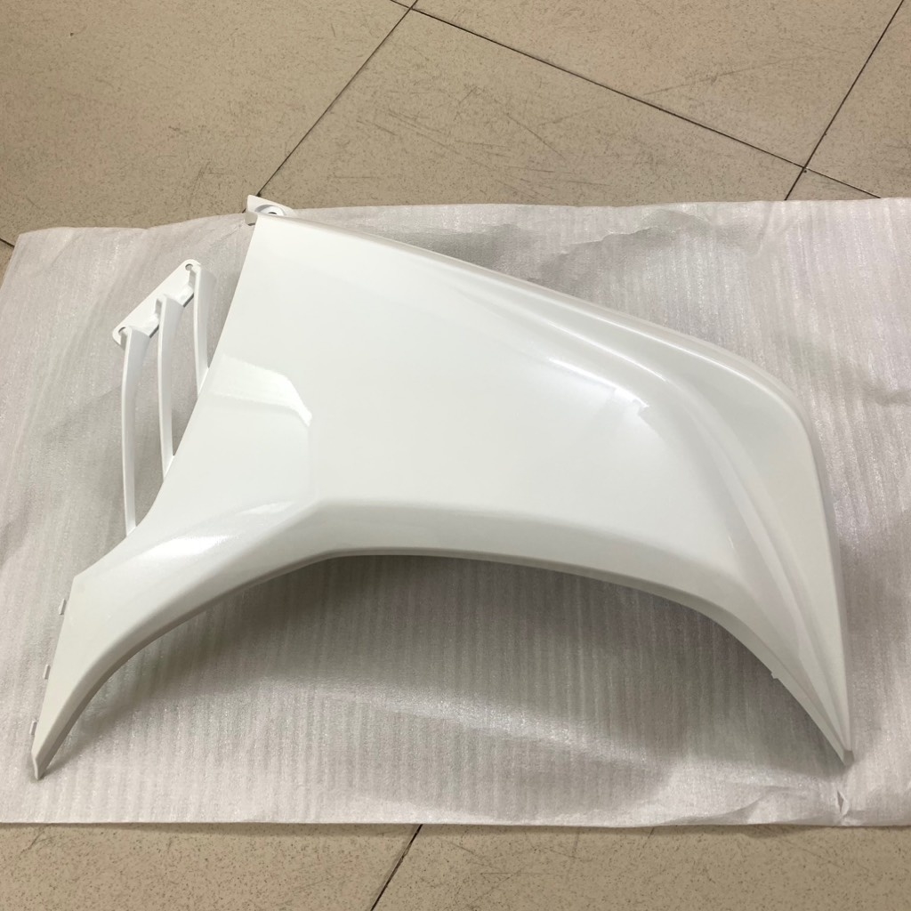 YADA-EX135(11-14)-TRẮNG-5 Yếm sườn-PHẢI-[Yamaha]