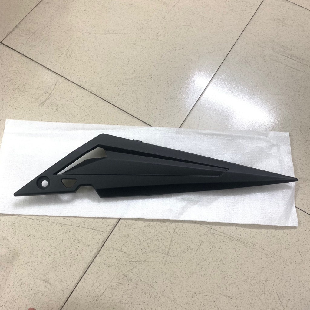 YADA-6481 EX10(06-10)-NHÁM-6 Nắp cốp-TRÁI-[Yamaha]