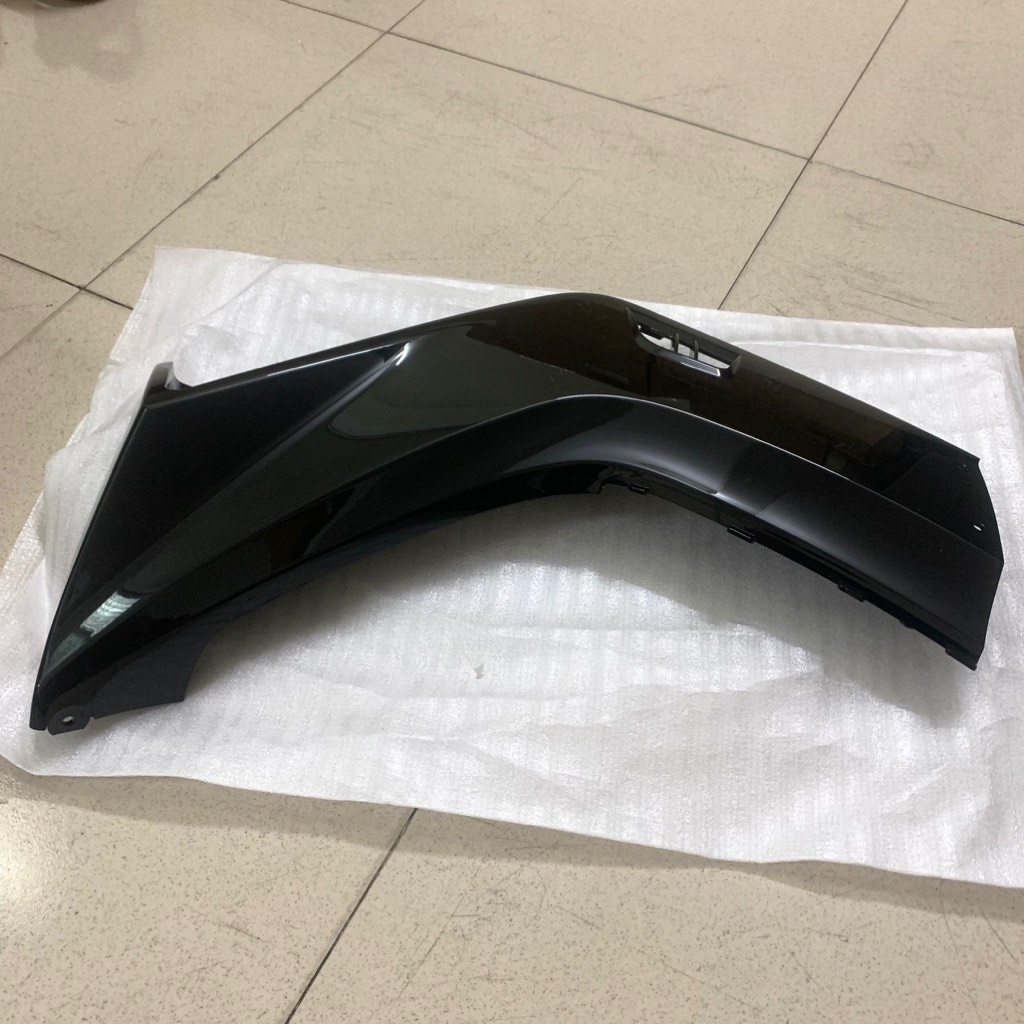 YADA-EX10(06-10)-ĐEN BÓNG-5 Cánh yếm-PHẢI-[Yamaha]