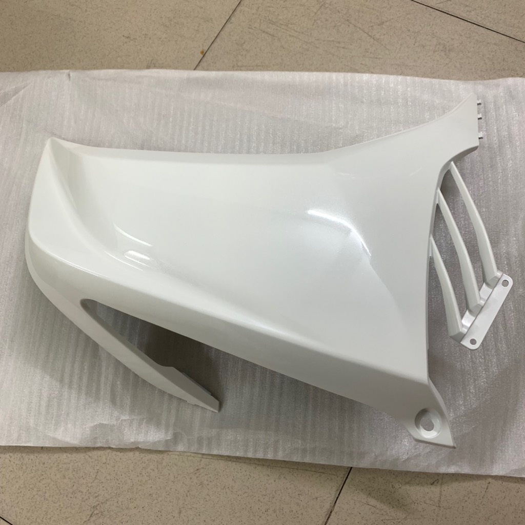YADA-EX135(11-14)-TRẮNG-5 Yếm sườn-PHẢI-[Yamaha]