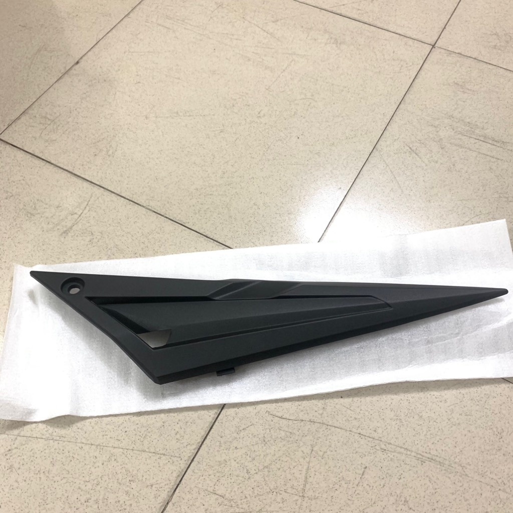 YADA-6482 EX10(06-10)-NHÁM-7 Nắp cốp-PHẢI-[Yamaha]