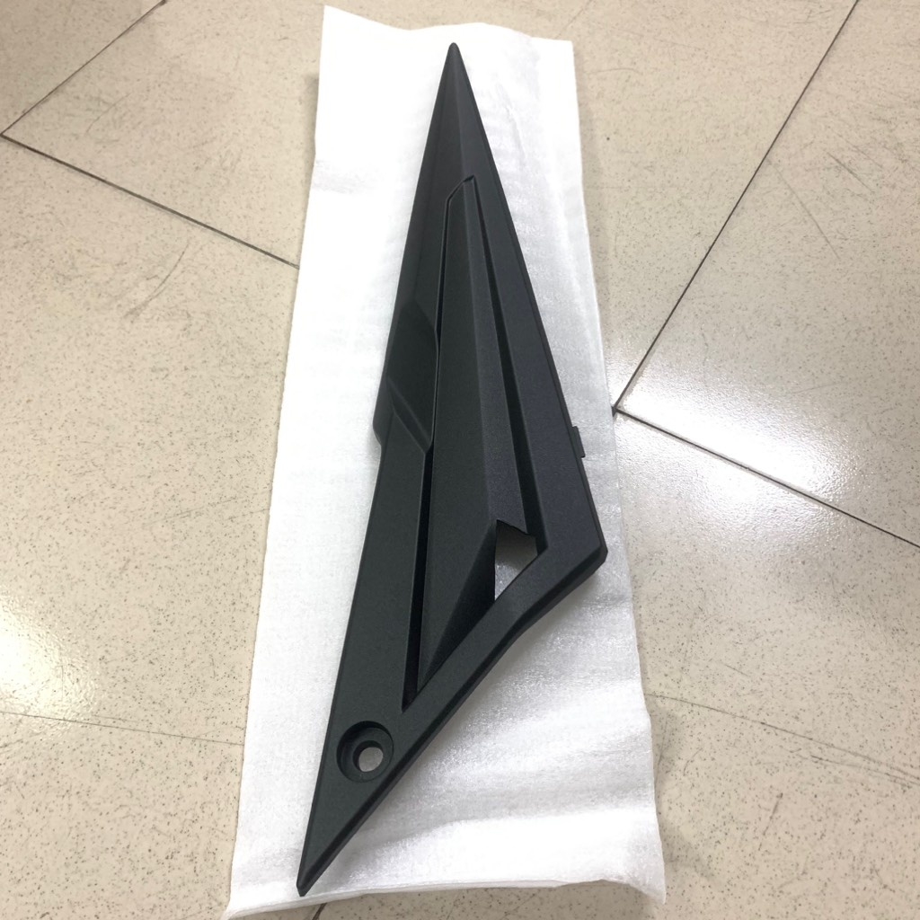 YADA-6482 EX10(06-10)-NHÁM-7 Nắp cốp-PHẢI-[Yamaha]