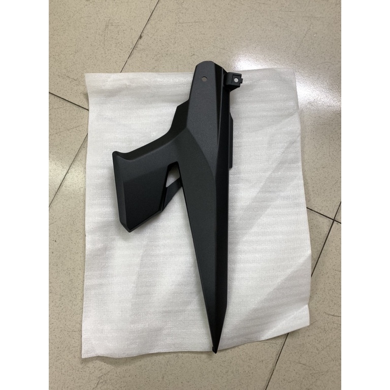 YADA-6476 EX135(11-14)-NHÁM-13 Cốp bình-TRÁI-[Yamaha]