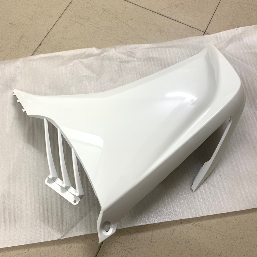 YADA-EX135(11-14)-TRẮNG-4 Yếm sườn-TRÁI-[Yamaha]