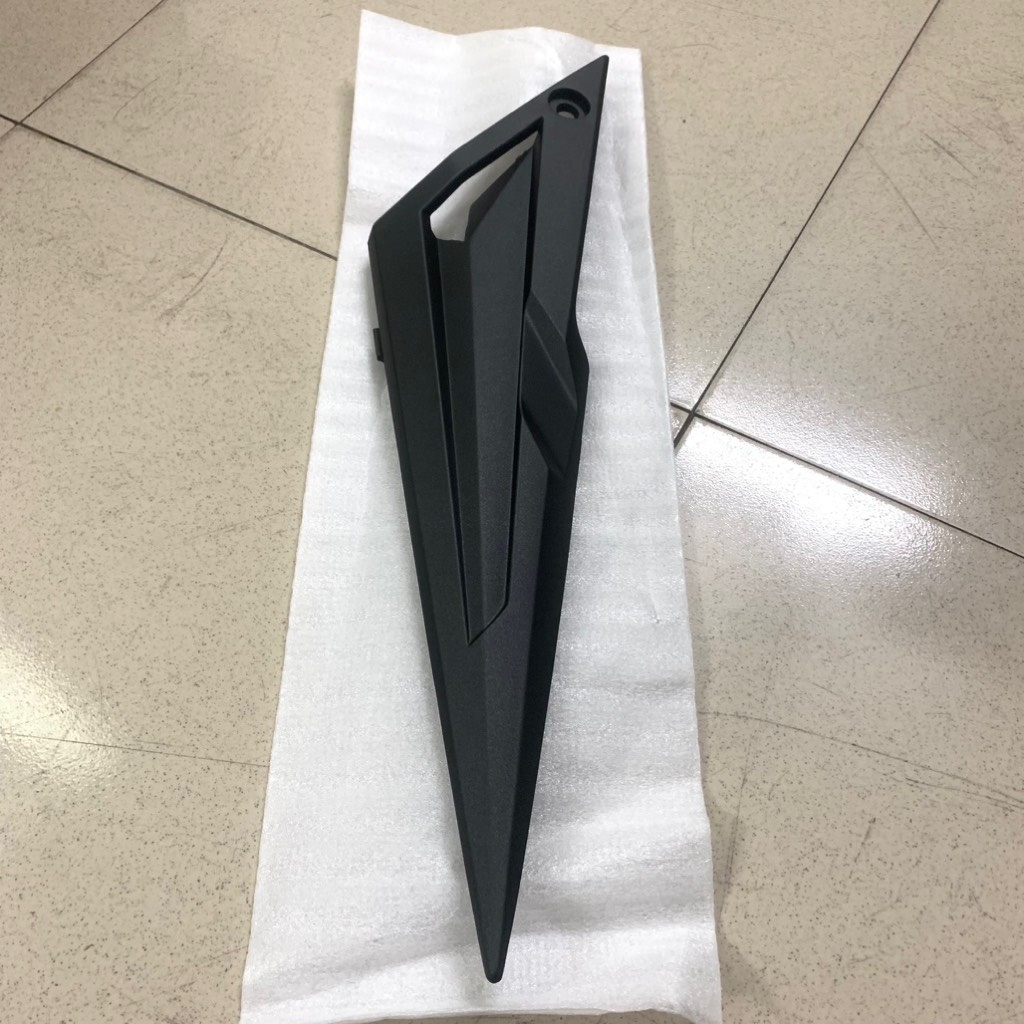 YADA-6482 EX10(06-10)-NHÁM-7 Nắp cốp-PHẢI-[Yamaha]