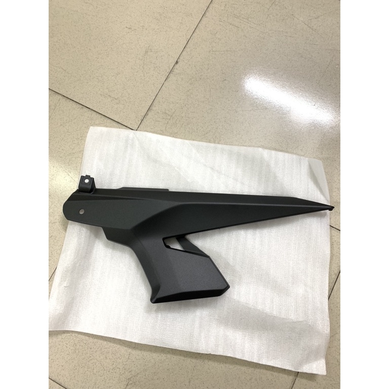 YADA-6476 EX135(11-14)-NHÁM-13 Cốp bình-TRÁI-[Yamaha]