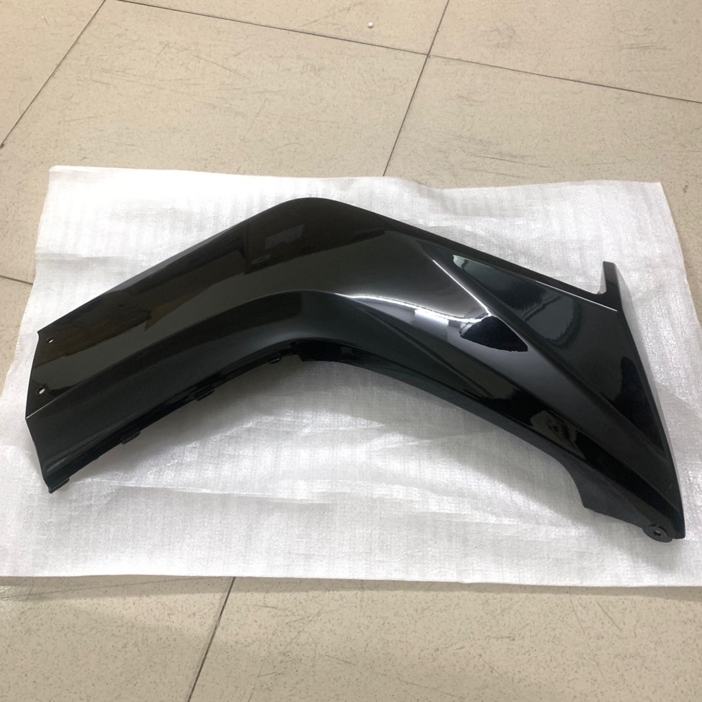 YADA-EX10(06-10)-ĐEN BÓNG-4 Cánh yếm-TRÁI-[Yamaha]