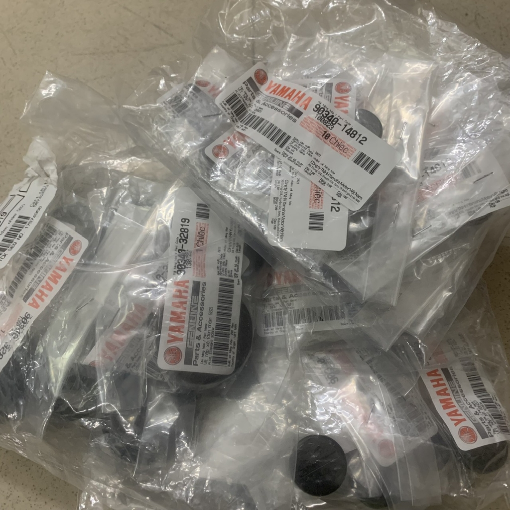 YACS-4011 NẮP VÔ LĂNG MÂM LỬA ĐEN LỚN XE SỐ-[Yamaha]