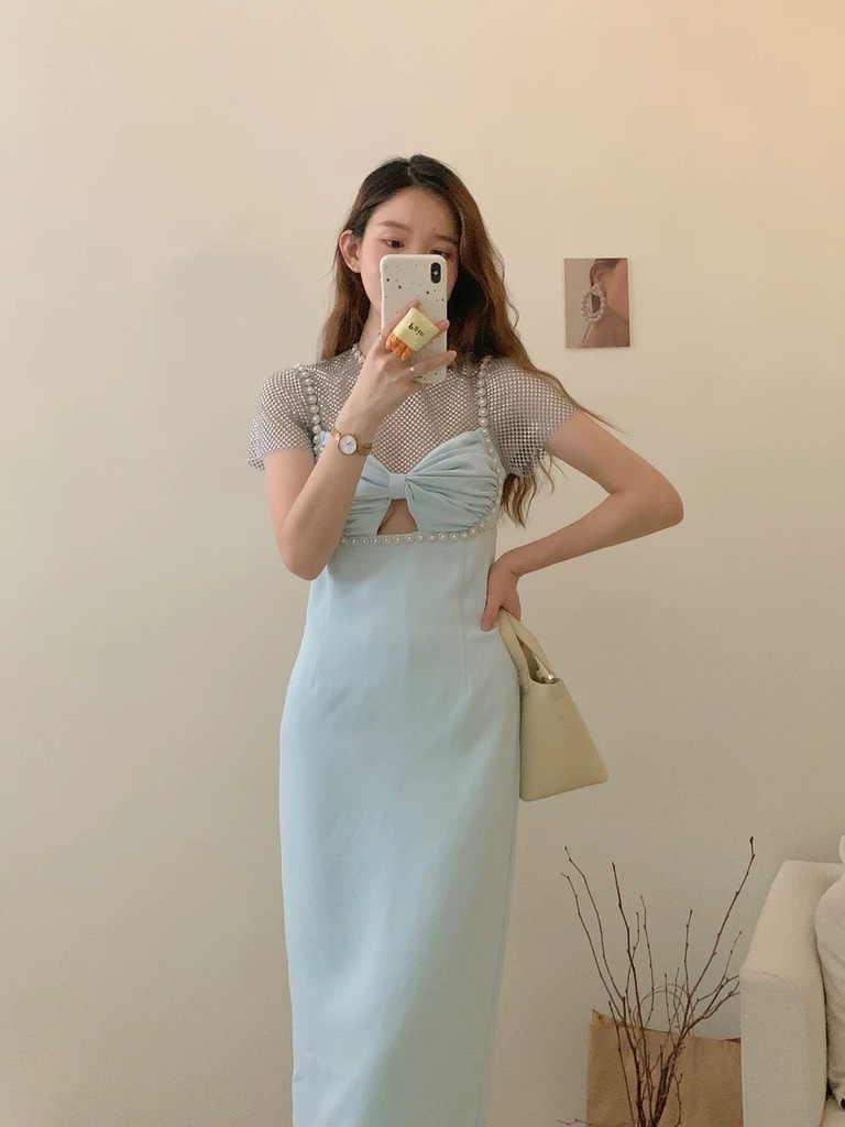 Đầm dạ hội ngắn dạng xòe màu hồng pastel của Lệ Hằng