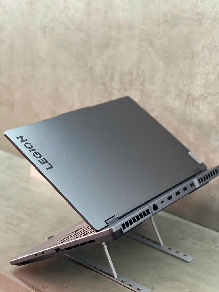 Gaming Lenovo Legion 5 R7000 AHP9 NK