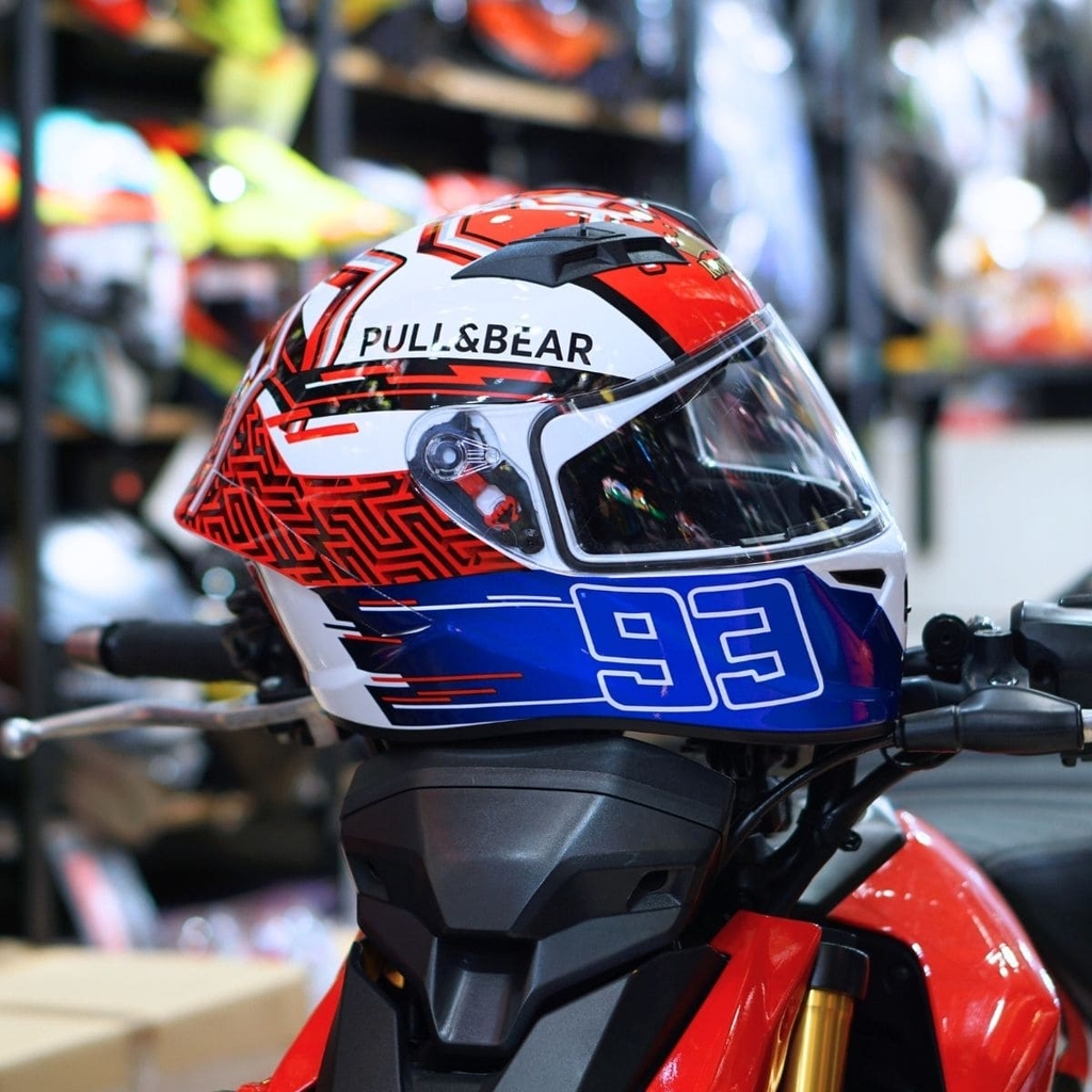 Royal M266 tem 93 nhìn bên hông – thiết kế khí động học, logo 93 nổi bật phong cách racing.