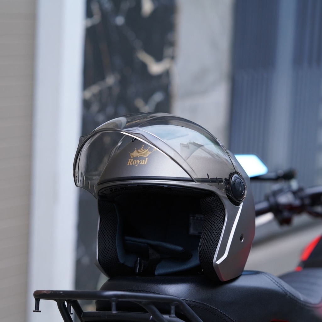 Mũ bảo hiểm Royal XH01 màu Titanium 3/4 – thiết kế thể thao, sơn ánh kim hiện đại, chính hãng Royal Helmet.