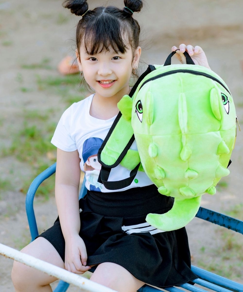 Logo UNISWAP in nổi sang trọng trên dây đai balo khủng long