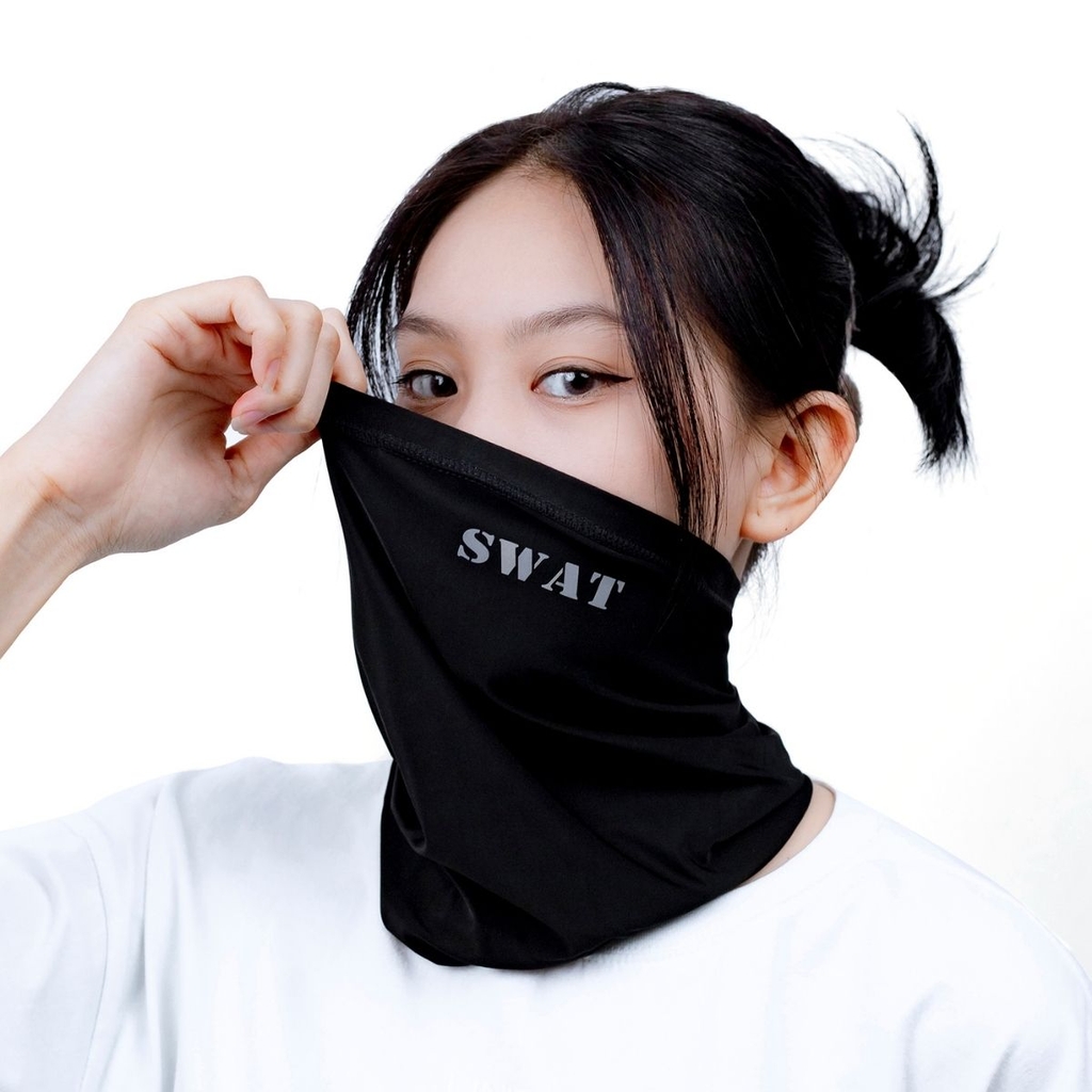 Logo phản quang ánh sáng nổi bật, sang trọng