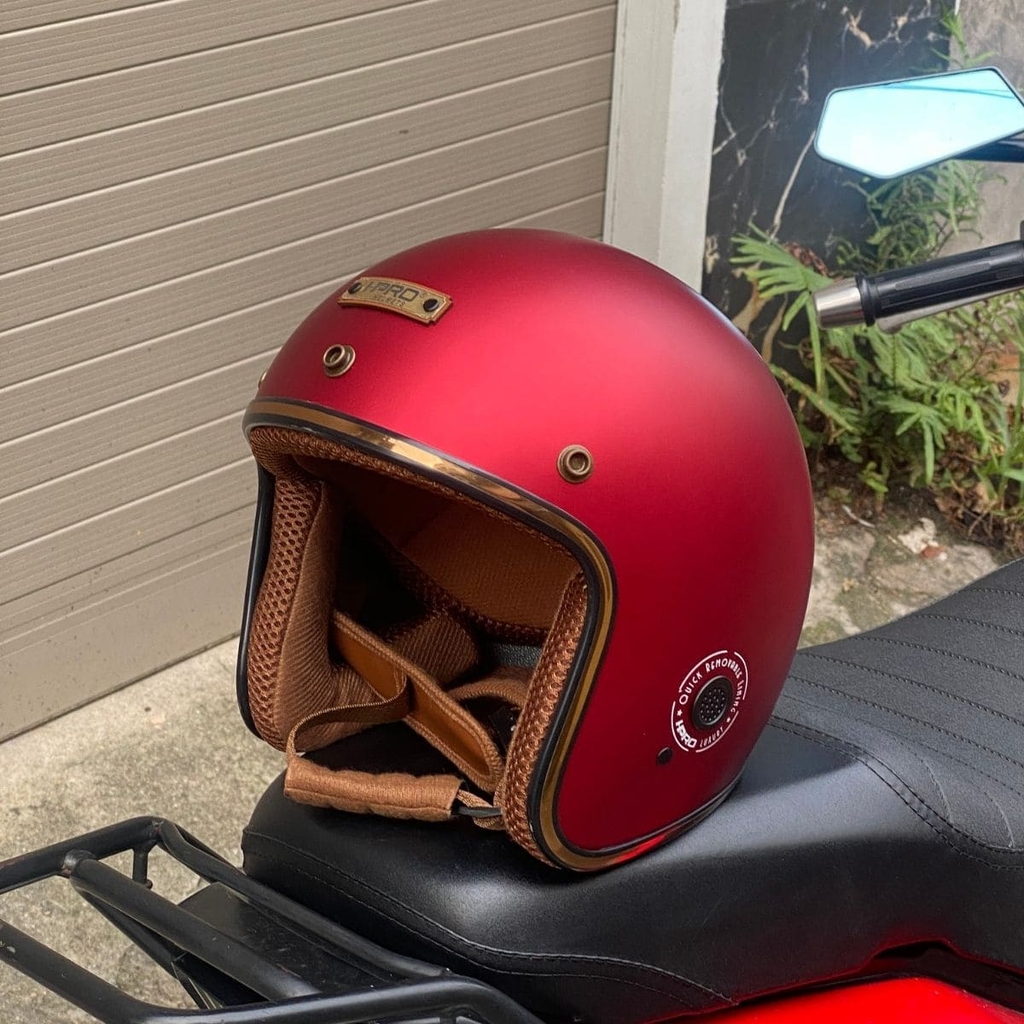 Hình thực tế HP04 đỏ đô khi đặt trên yên xe