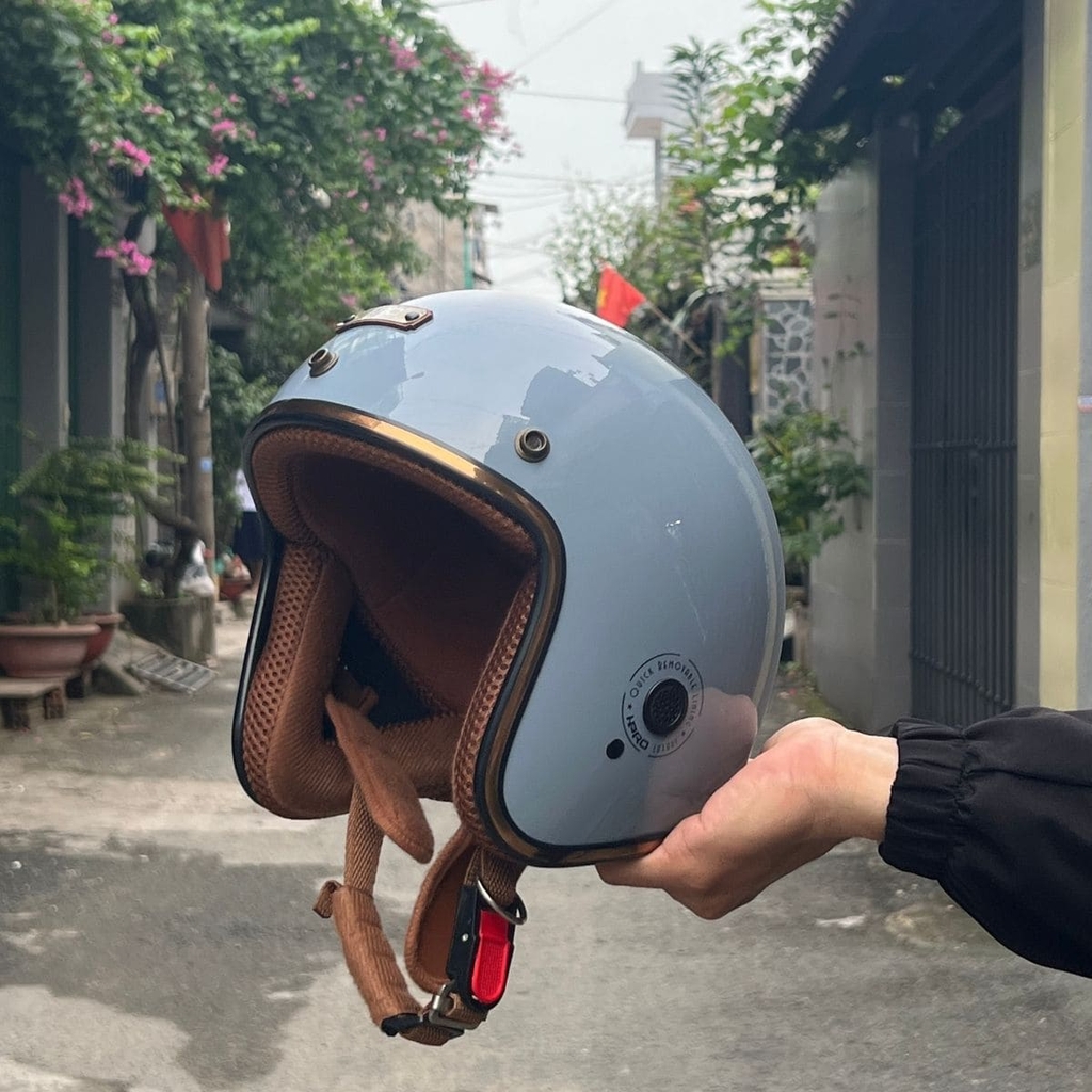 Góc trái thể hiện viền nâu cổ điển