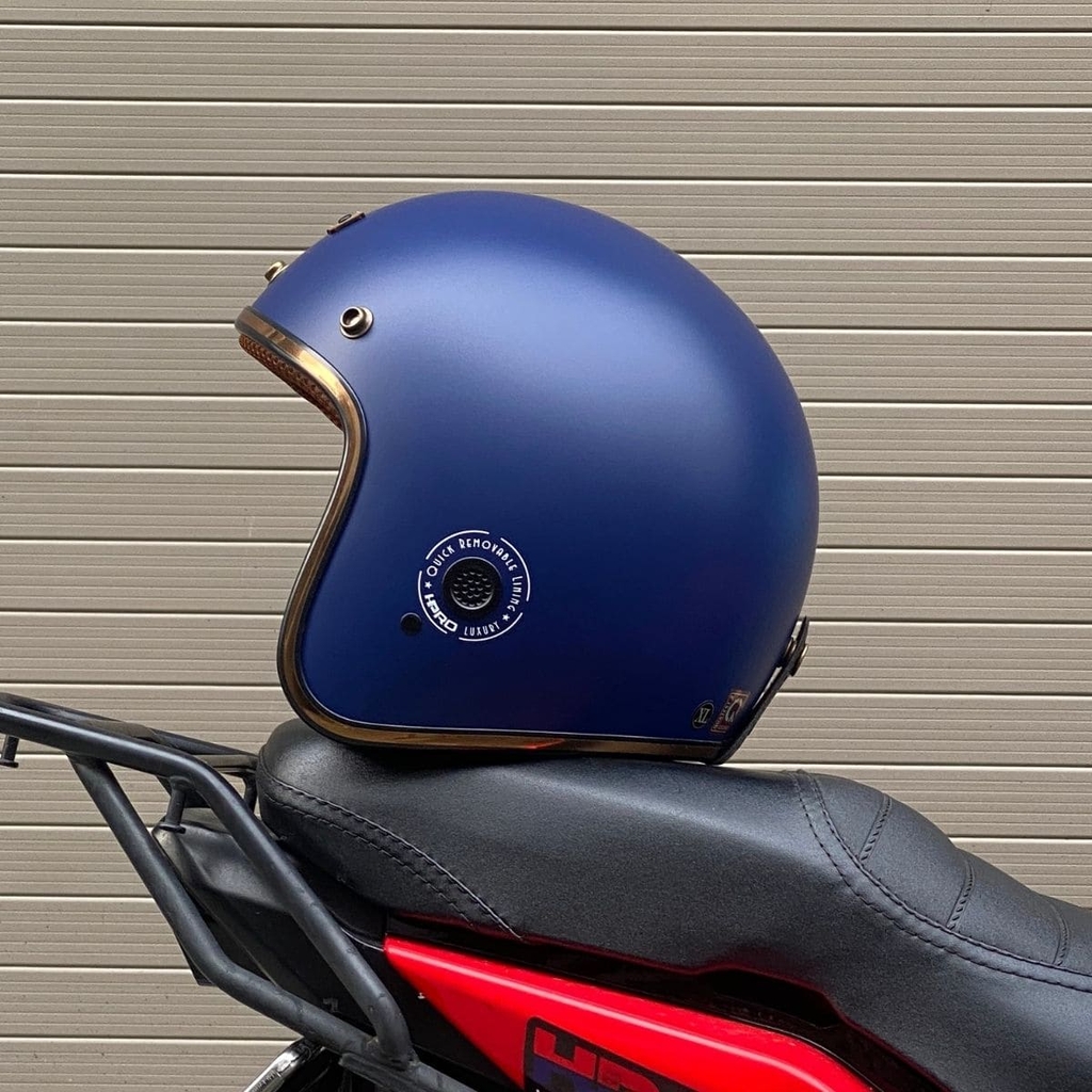 Chi tiết viền vàng đồng sang trọng