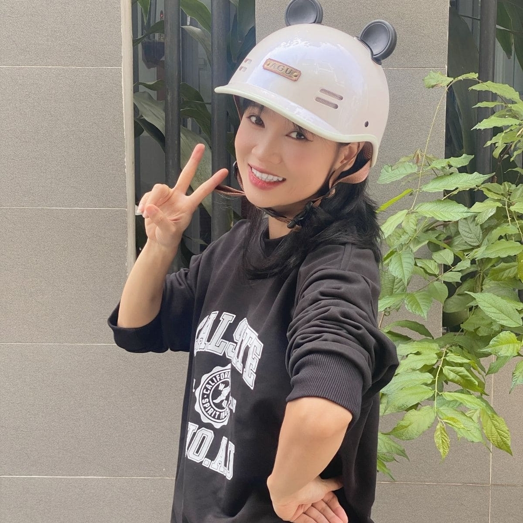 Cận cảnh mặt trước mũ AGU A39 trắng