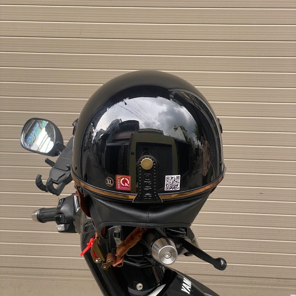 Kiểu dáng gọn nhẹ của PUG V1 đen bóng