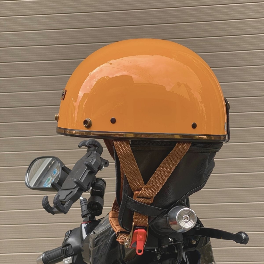 Mũ vàng cam trẻ trung phù hợp cả nam và nữ