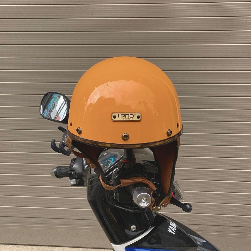 Góc chính diện nổi bật với lớp sơn bóng rực rỡ