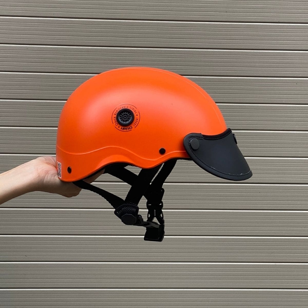 Hình cận cảnh chất liệu dây dù chắc khỏe và khóa bấm cao cấp, đảm bảo độ an toàn khi lưu thông.