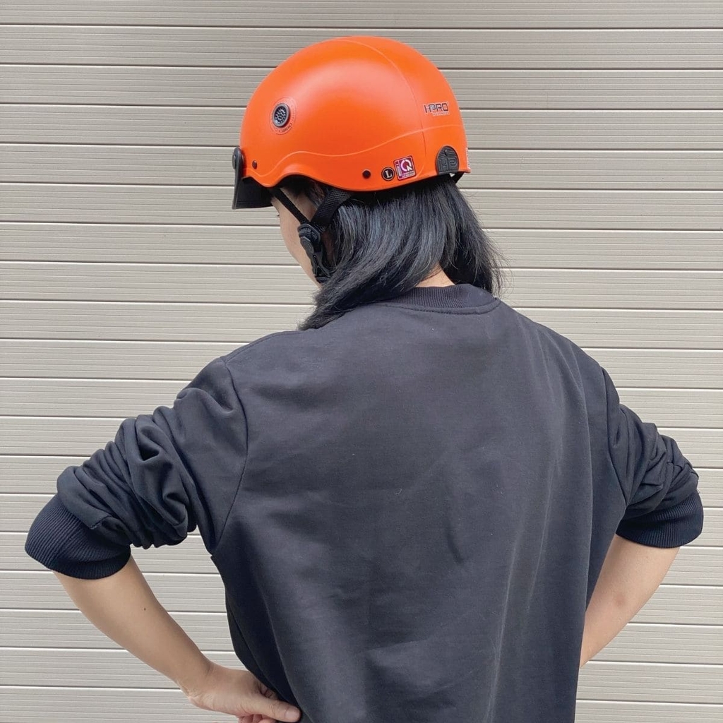 Hình mặt sau giúp khách hình dung độ ôm đầu và điểm bo cong an toàn khi chạy tốc độ cao hoặc thắng gấp.