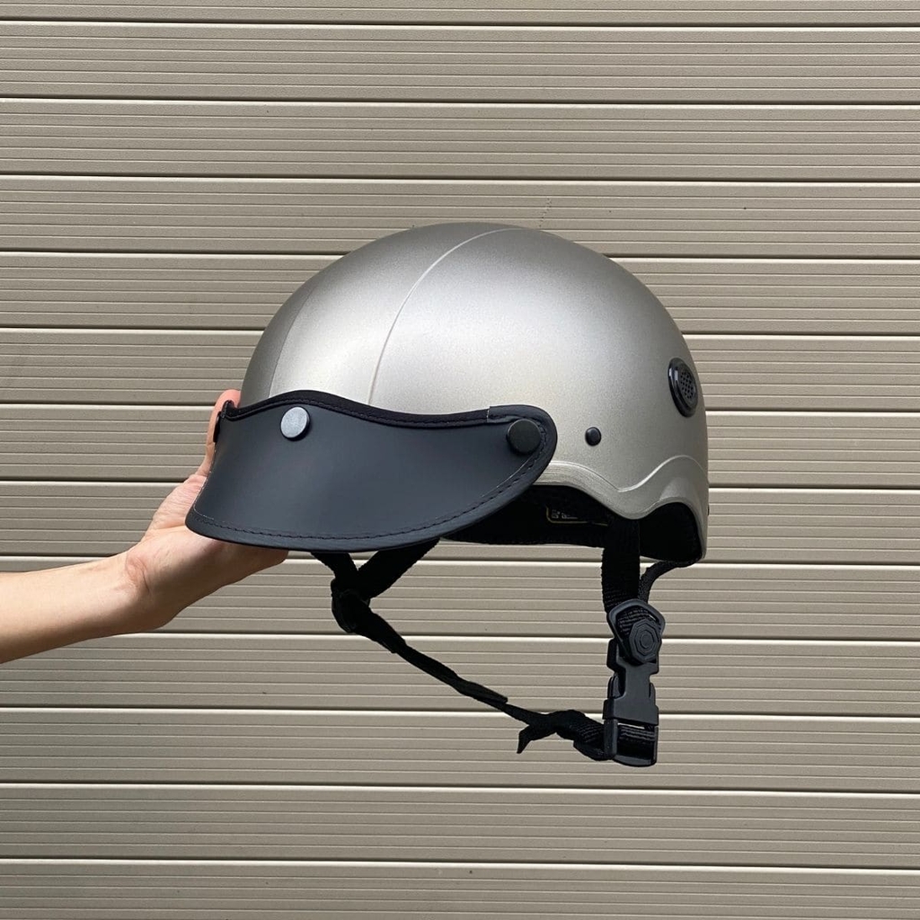 Lưỡi trai đen che nắng – tăng tính thẩm mỹ