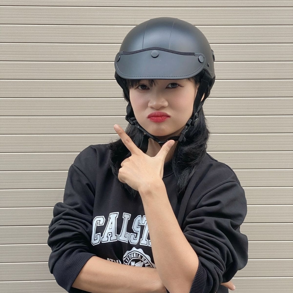 Hình ảnh đội mũ HP02B đen nhám ngoài trời