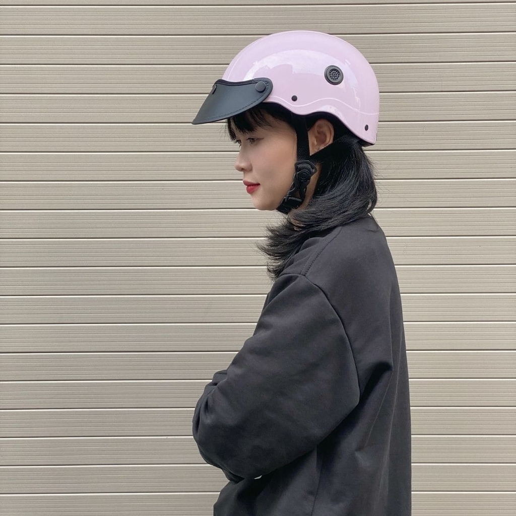 Góc nghiêng trái cho thấy màu hồng bóng cực đẹp