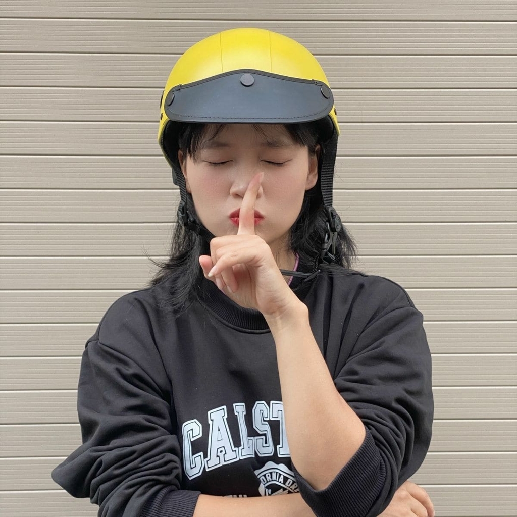 Kiểu dáng ôm đầu, phù hợp cả nam và nữ.